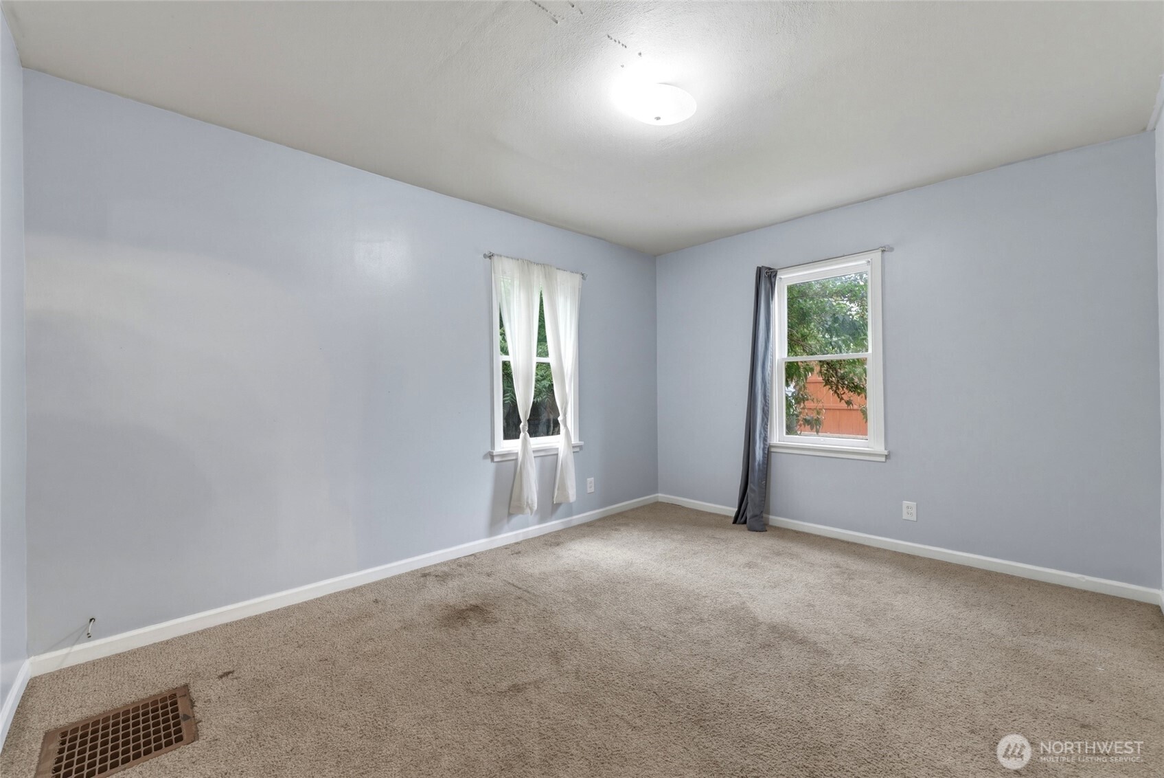 353 S 4th Avenue Property Photo 24