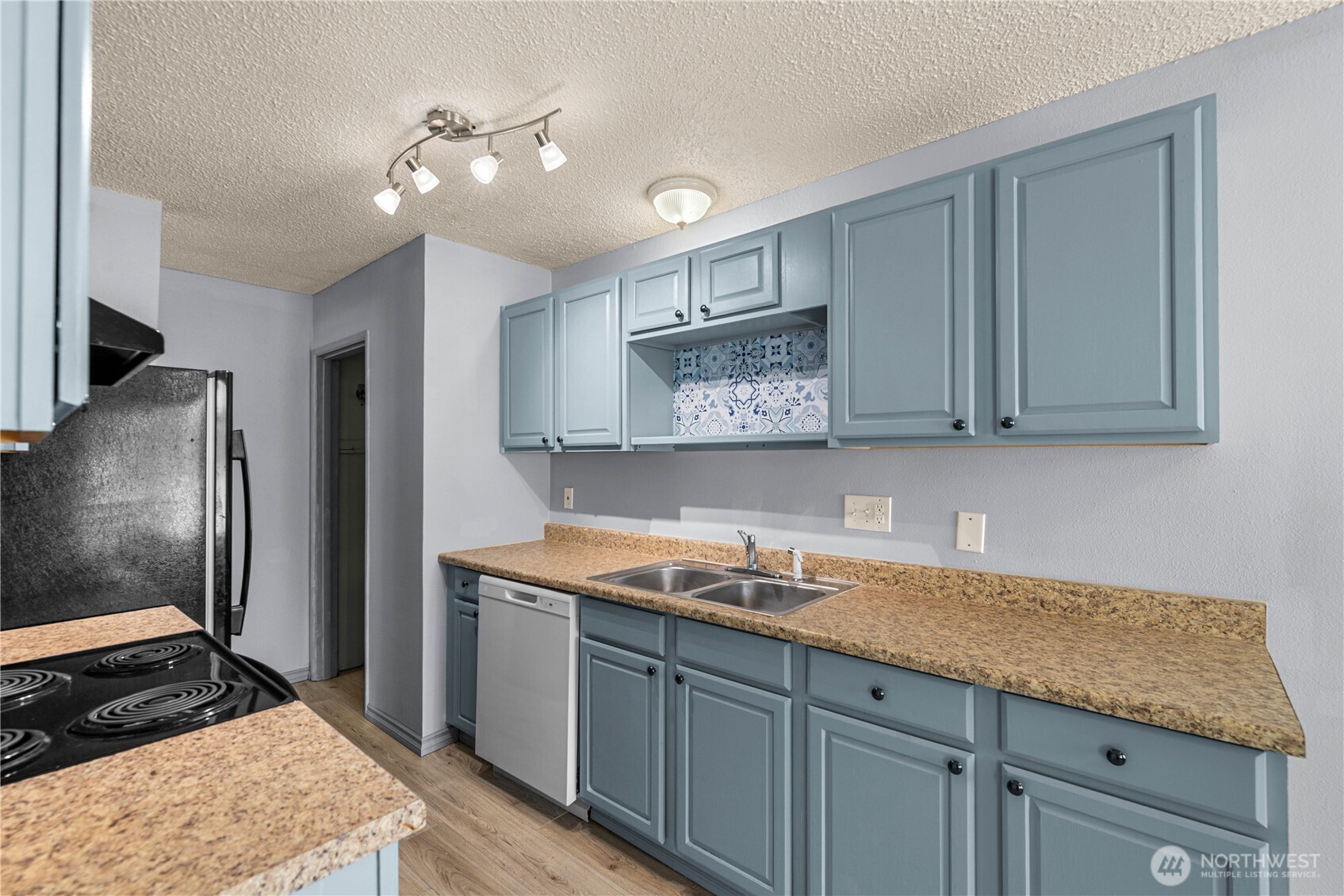 10 S Cove Avenue 29 Property Photo 6