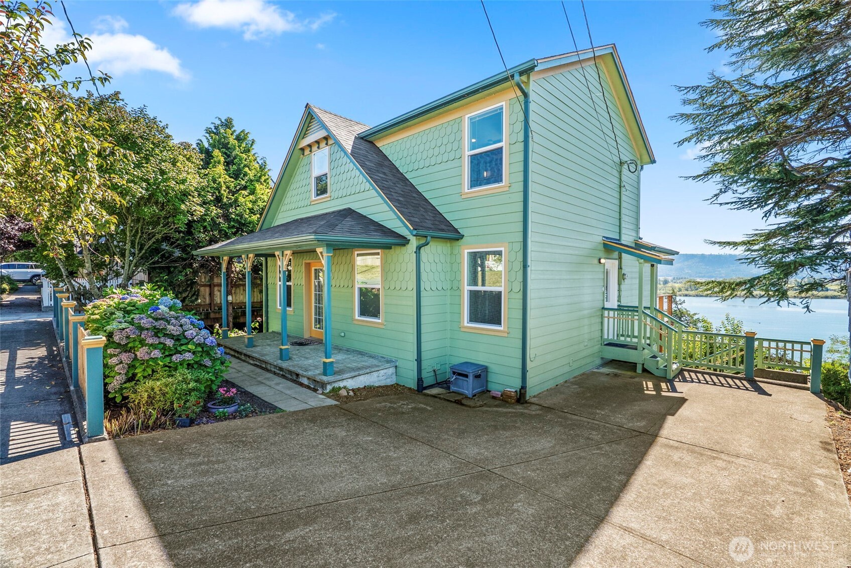330 Columbia Street Property Photo 2