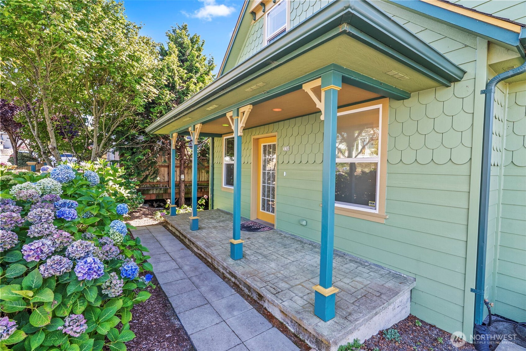 330 Columbia Street Property Photo 4