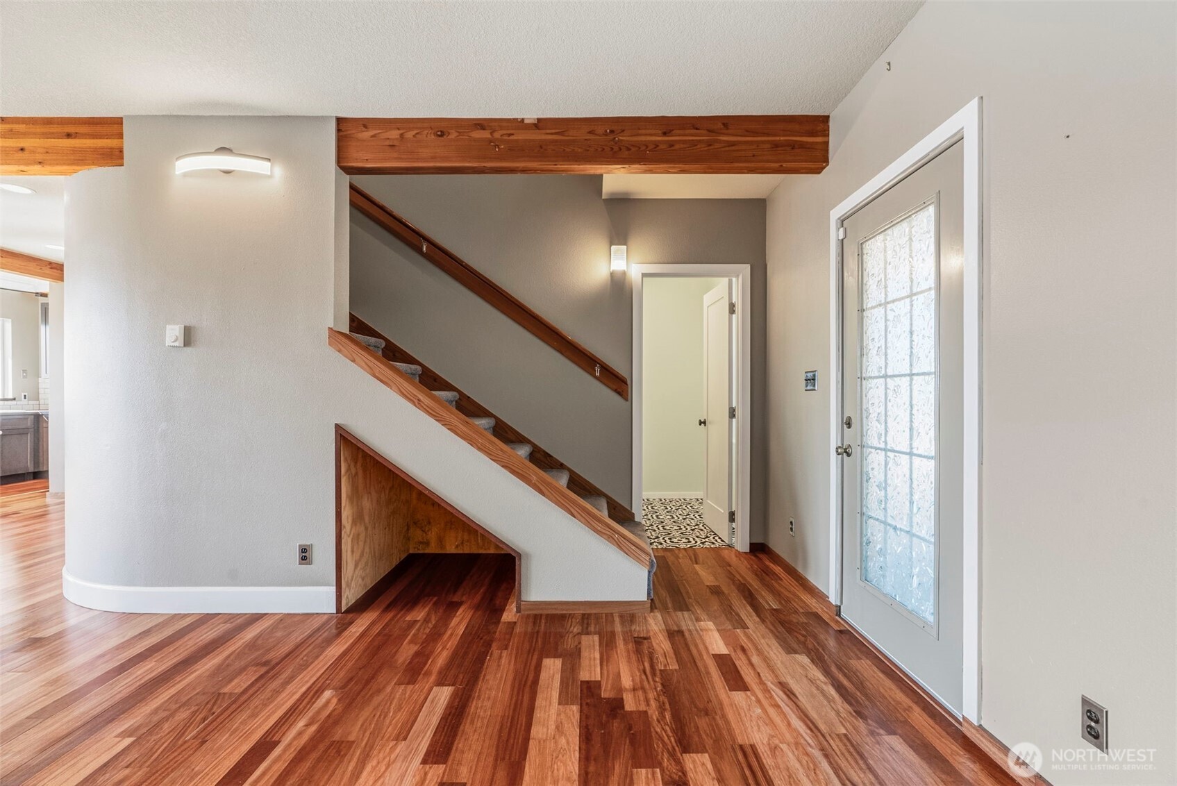 330 Columbia Street Property Photo 6