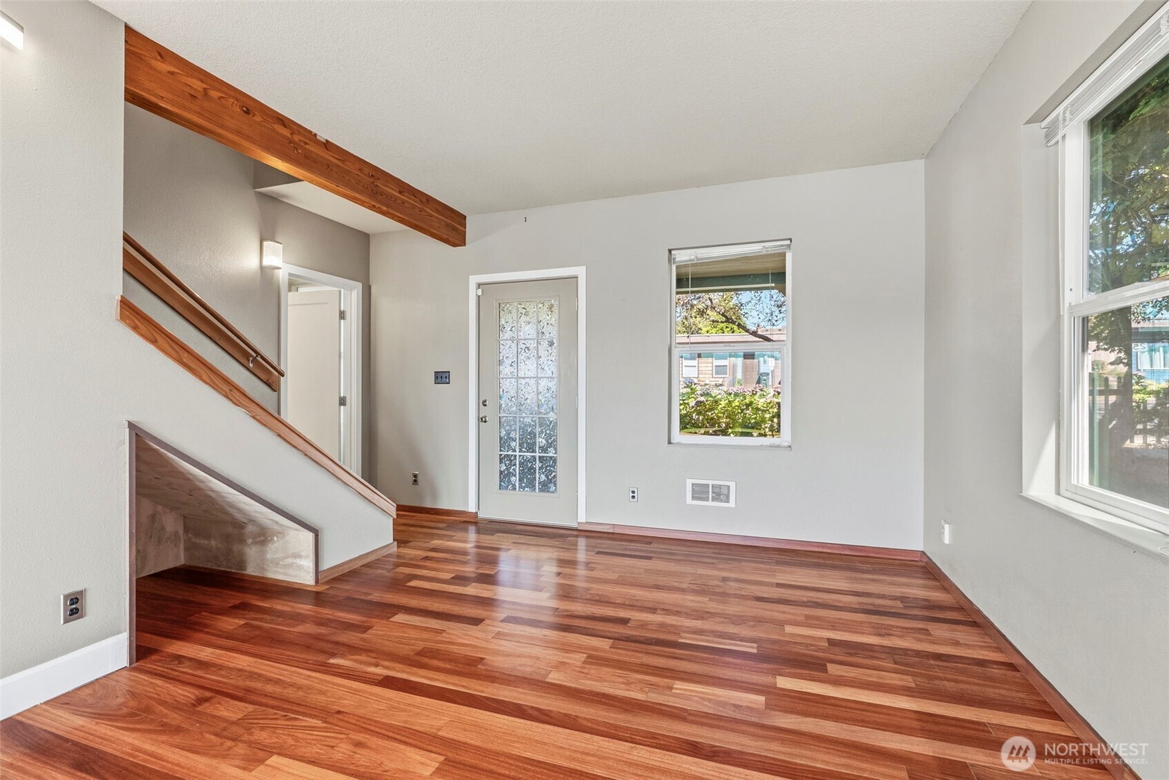 330 Columbia Street Property Photo 7