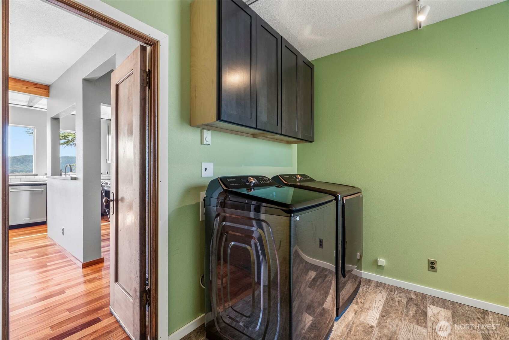 330 Columbia Street Property Photo 16