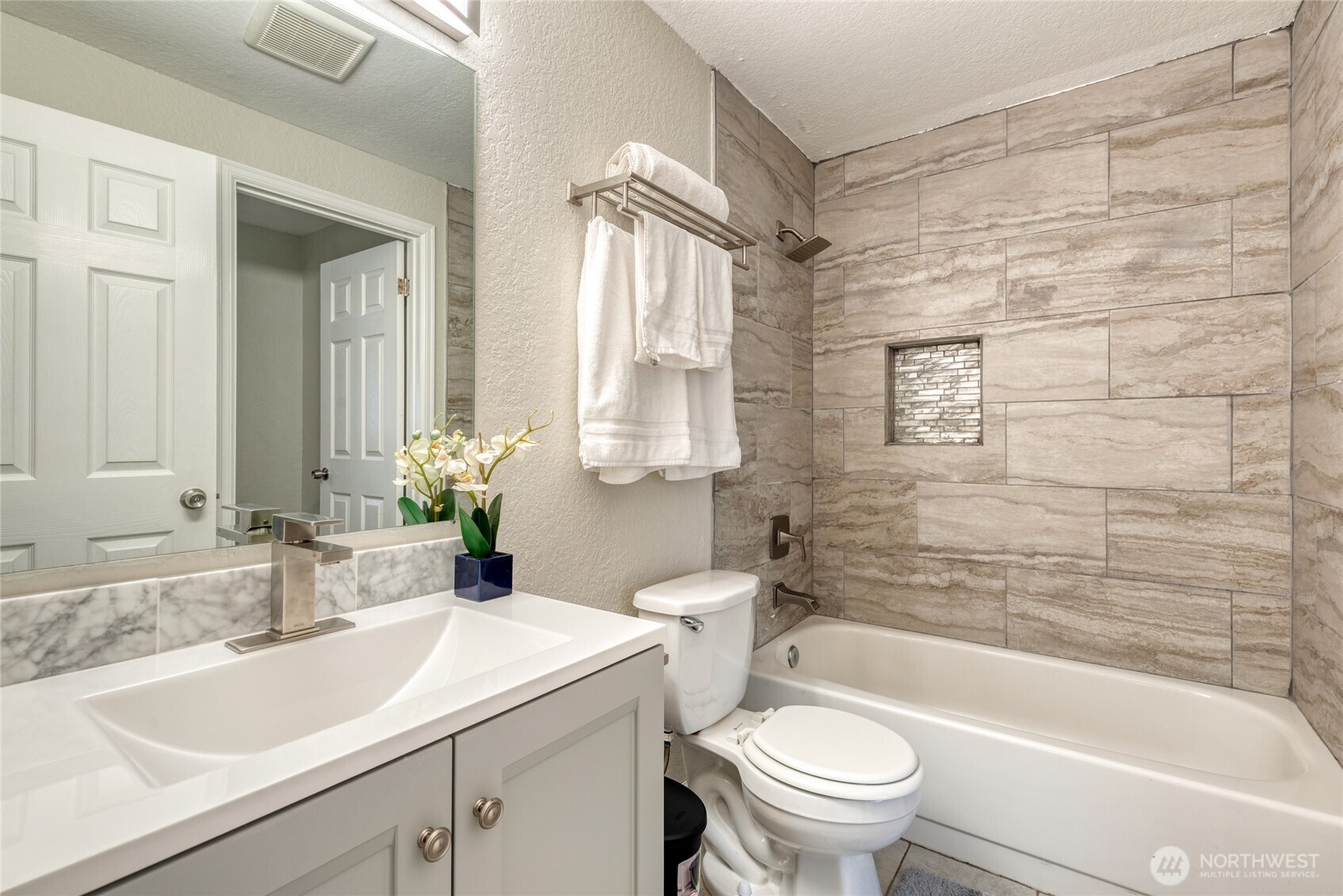 14213 Admiralty Way Property Photo 16