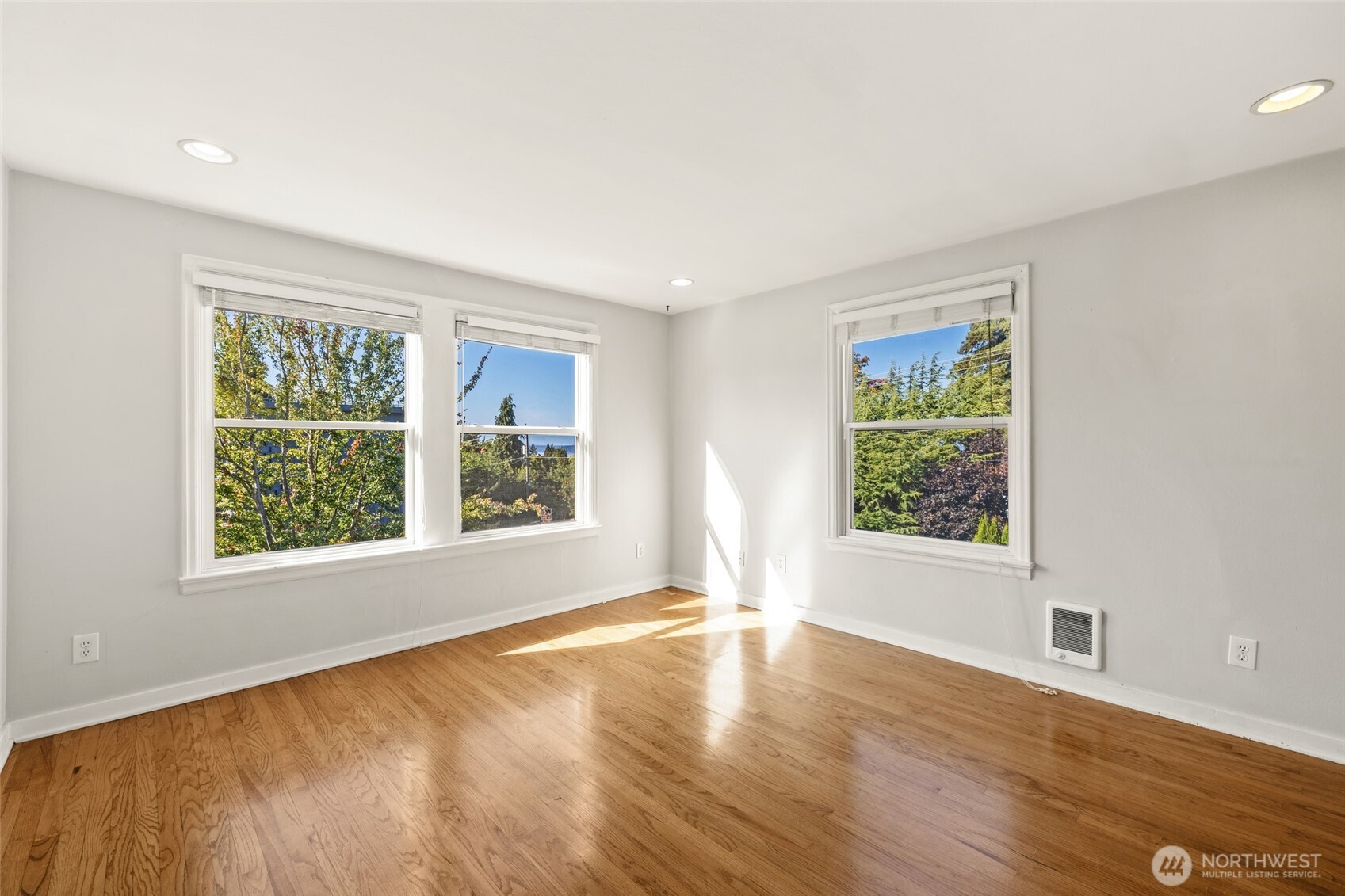 421 N Yakima Avenue 4 Property Photo 2