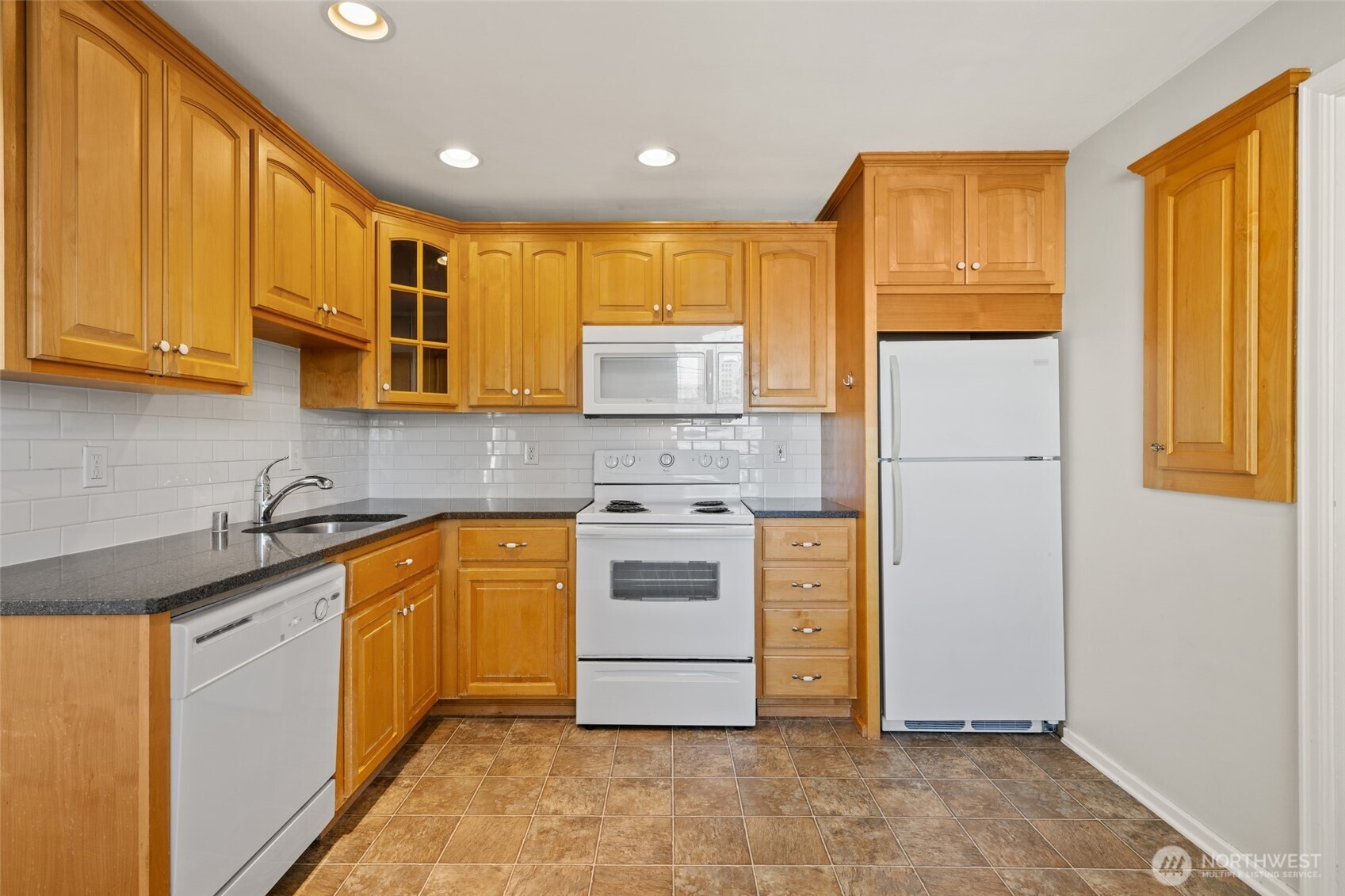 421 N Yakima Avenue 4 Property Photo 6