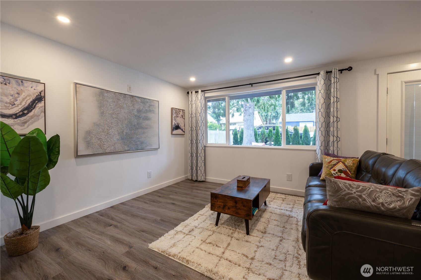 12756 Evanston Avenue Property Photo 3
