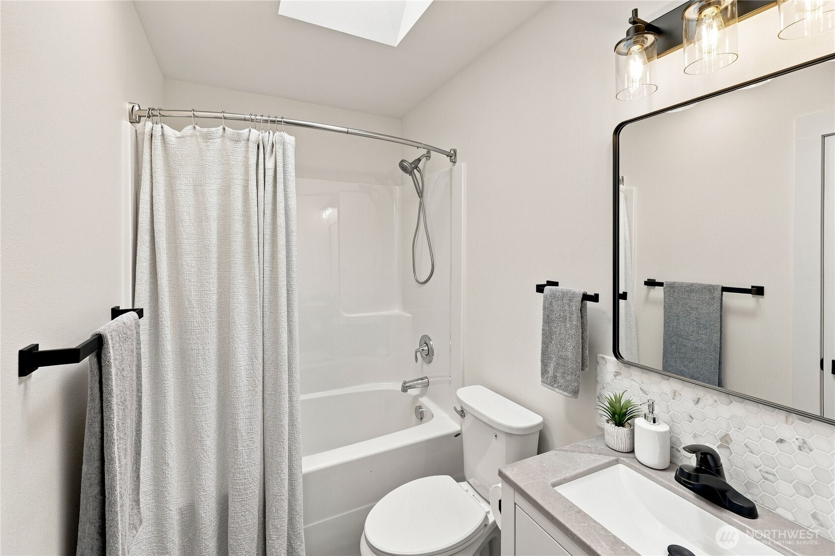 1492 Hastings Avenue Property Photo 17