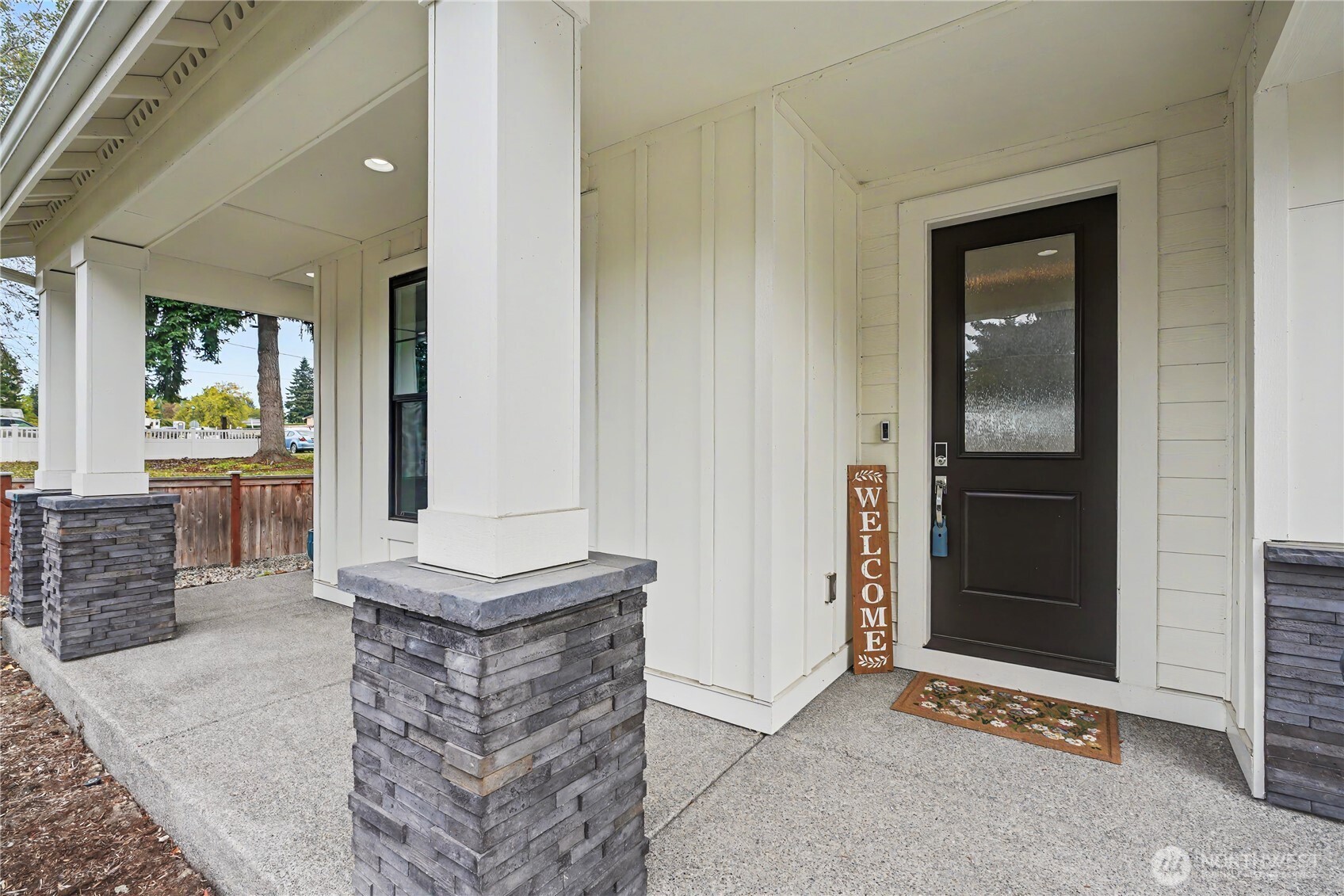 1427 114th Avenue Property Photo 2