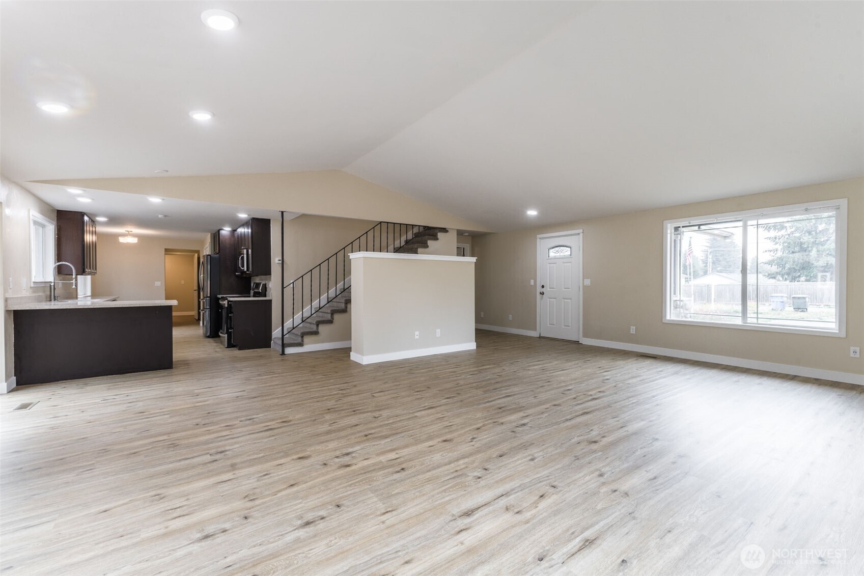 8423 191st Street Property Photo 4