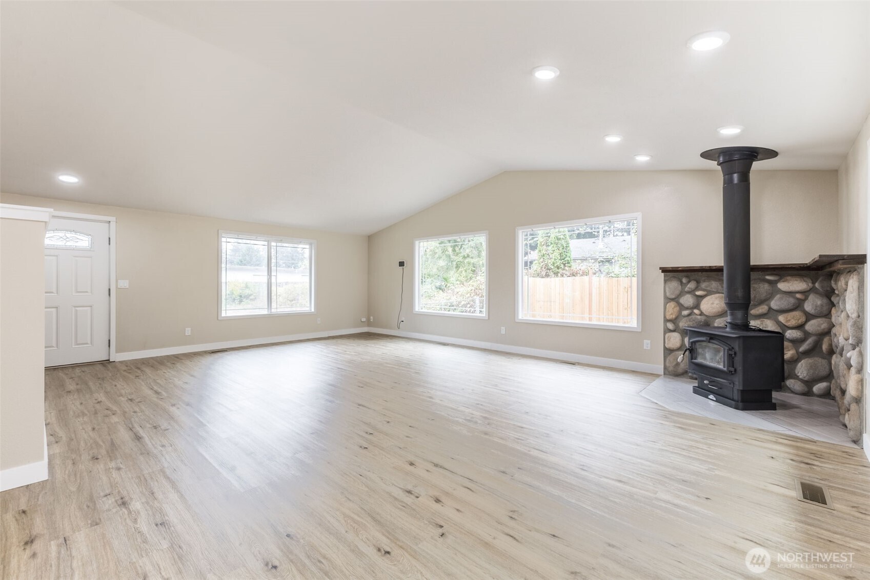 8423 191st Street Property Photo 5