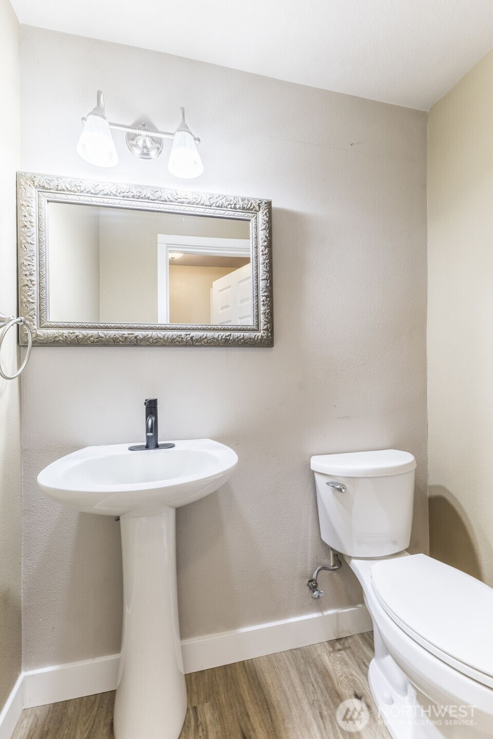8423 191st Street Property Photo 11