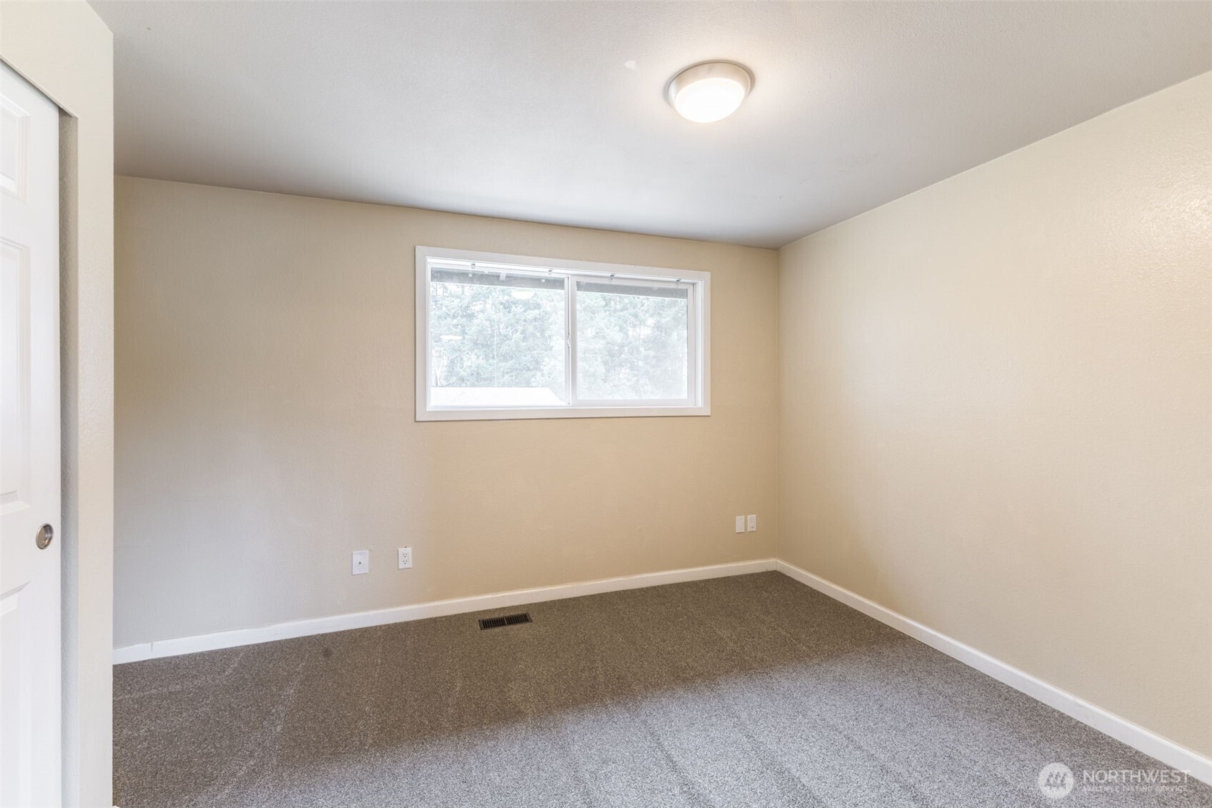 8423 191st Street Property Photo 20