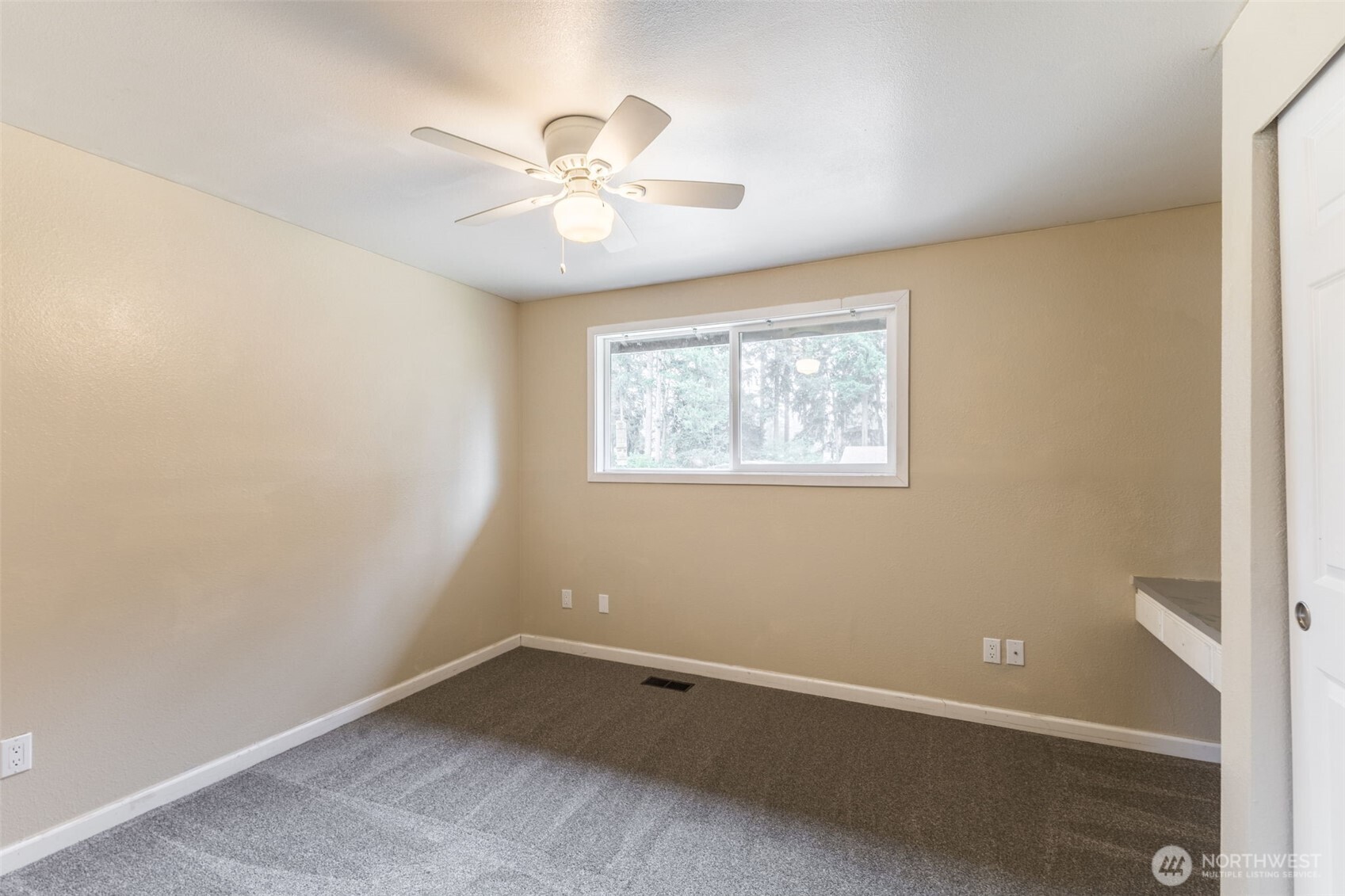 8423 191st Street Property Photo 22