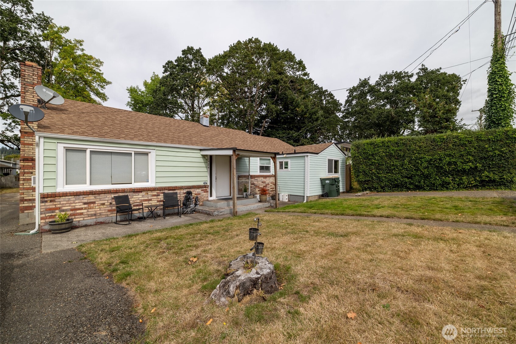 1424 Kelly Avenue Property Photo 2