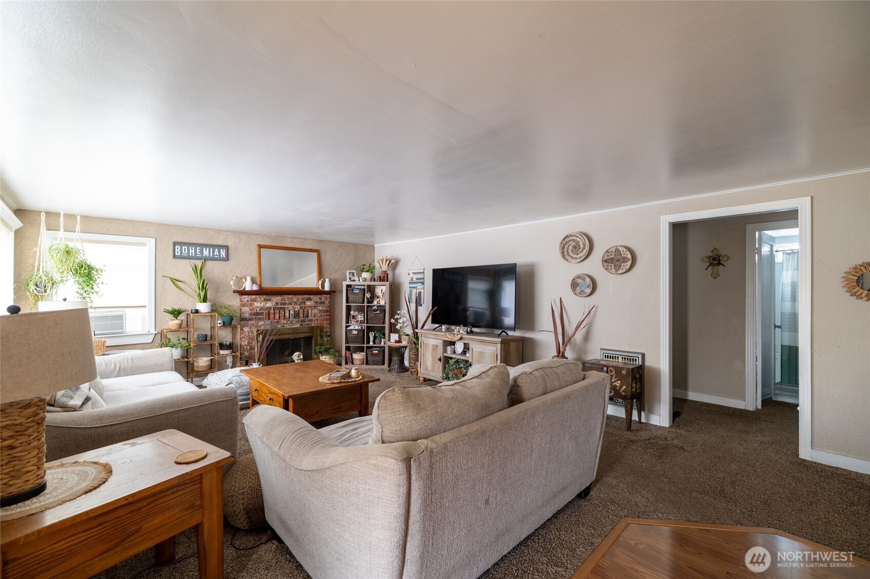 1424 Kelly Avenue Property Photo 7