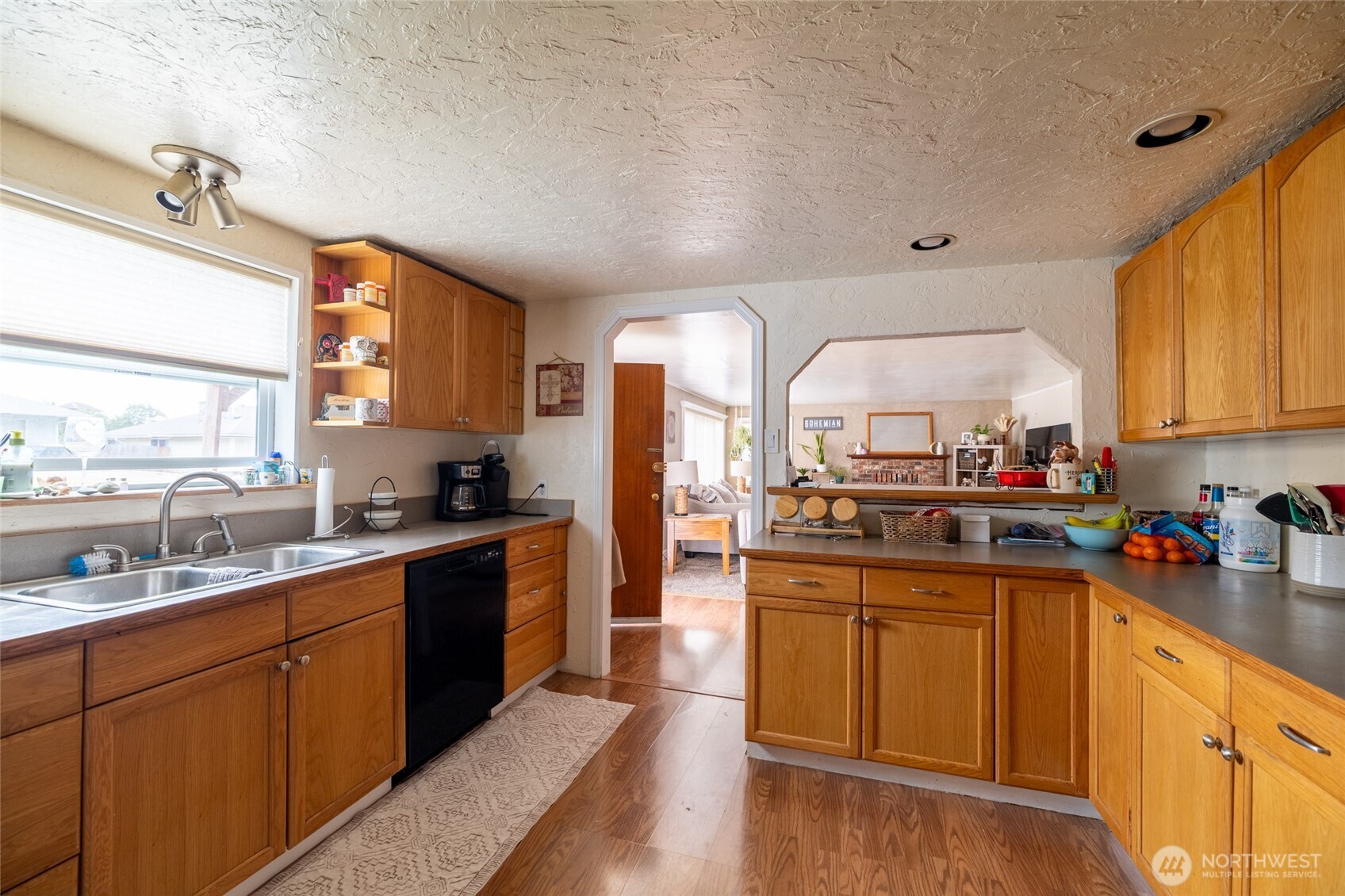 1424 Kelly Avenue Property Photo 10