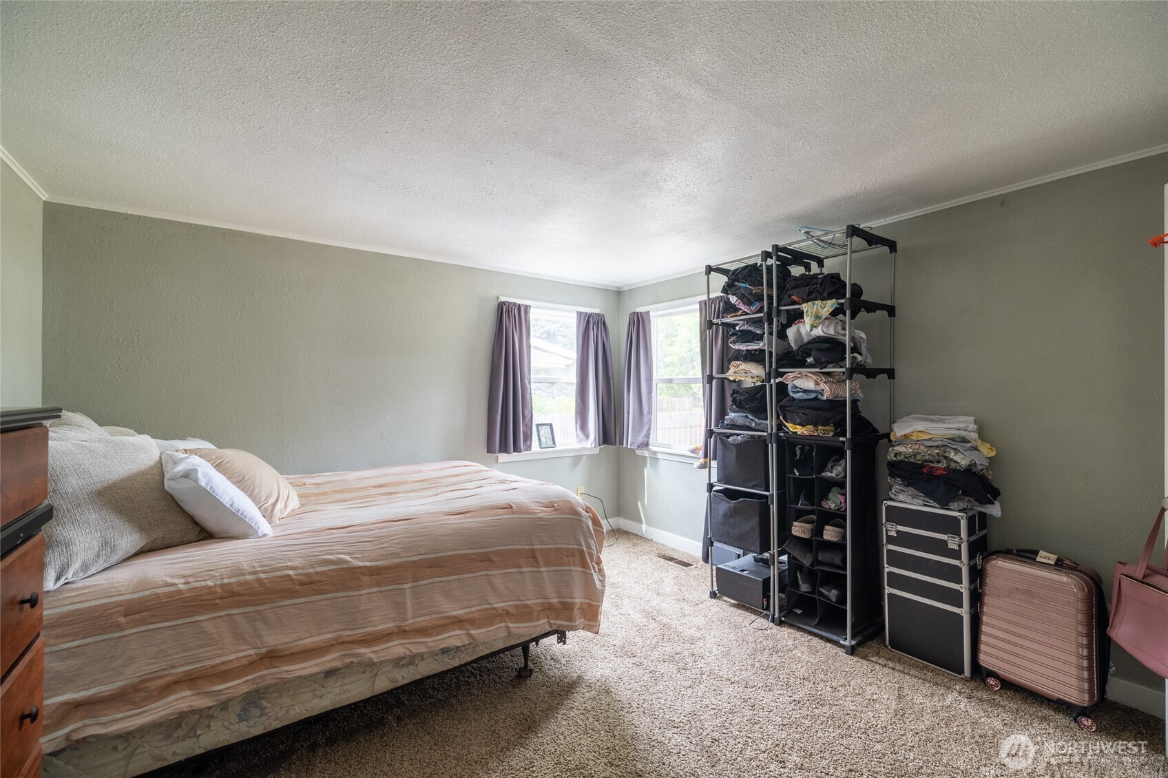 1424 Kelly Avenue Property Photo 14