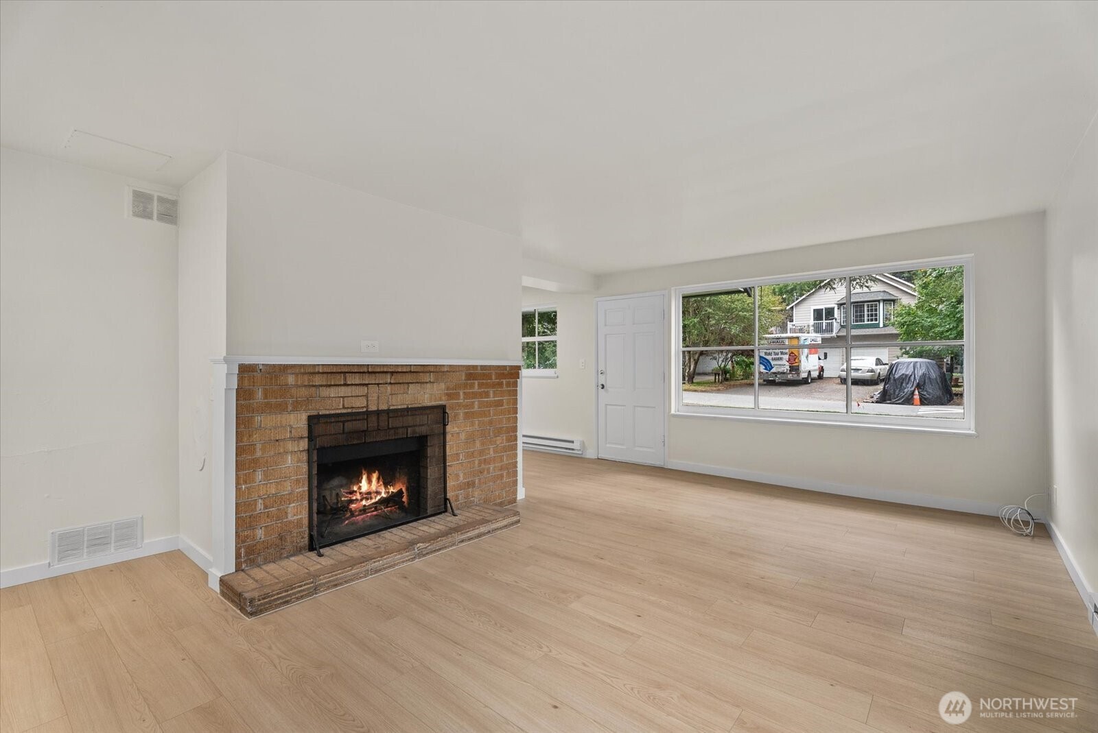 13525 Wallingford Avenue Property Photo 4