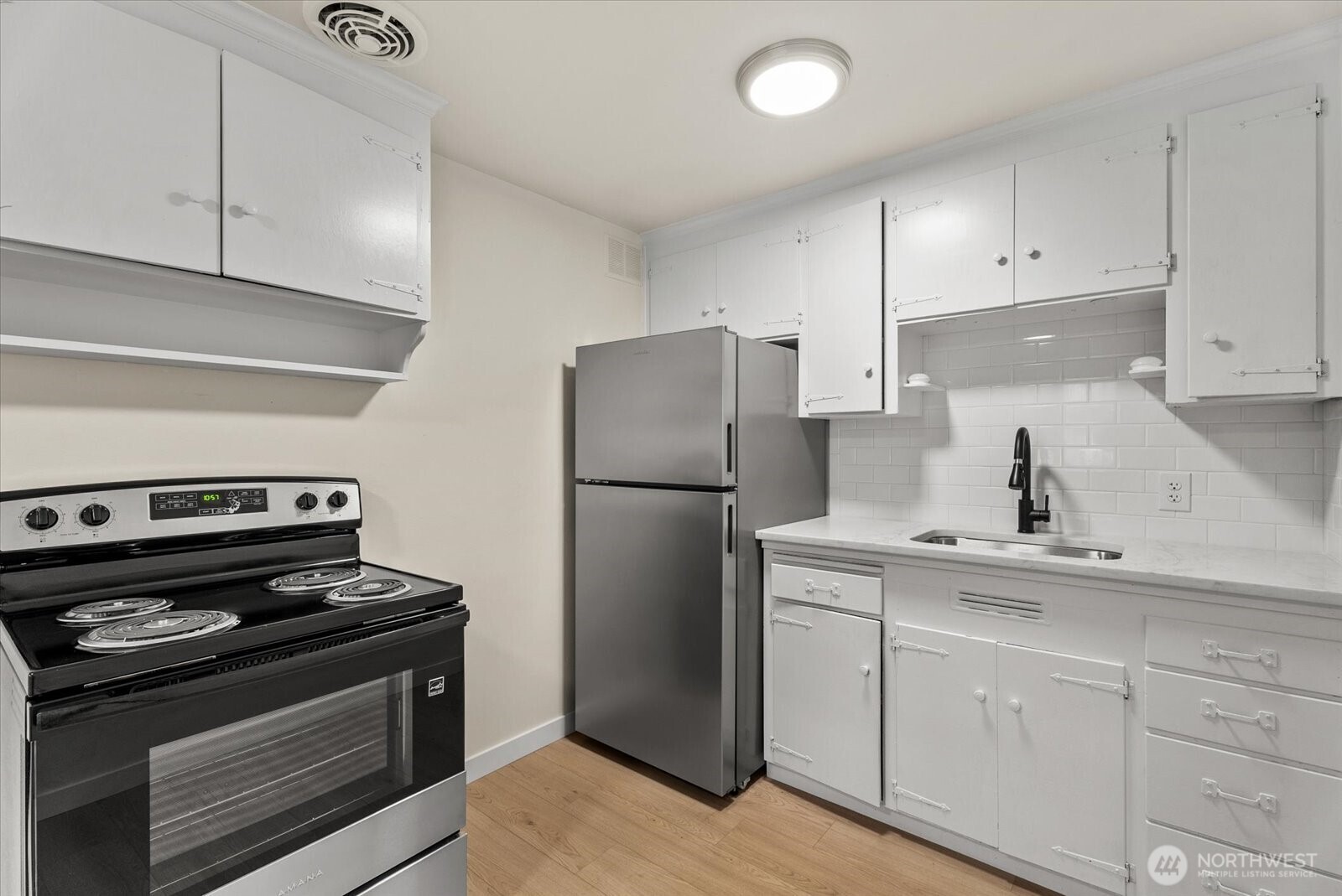 13525 Wallingford Avenue Property Photo 7