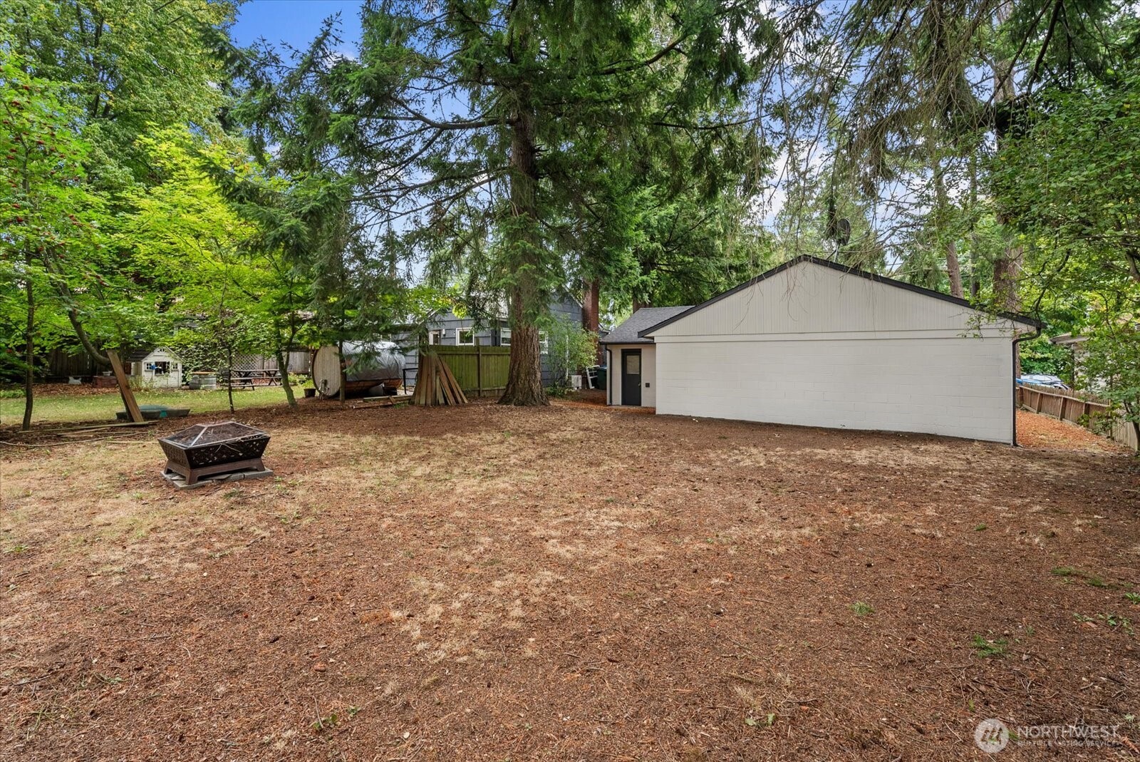 13525 Wallingford Avenue Property Photo 10