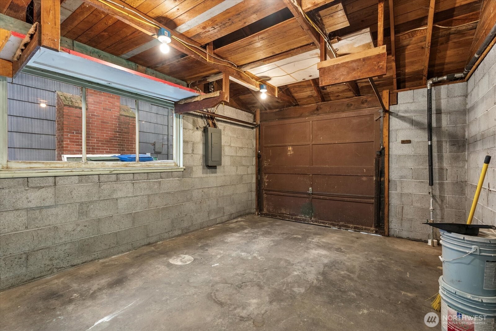 13525 Wallingford Avenue Property Photo 12