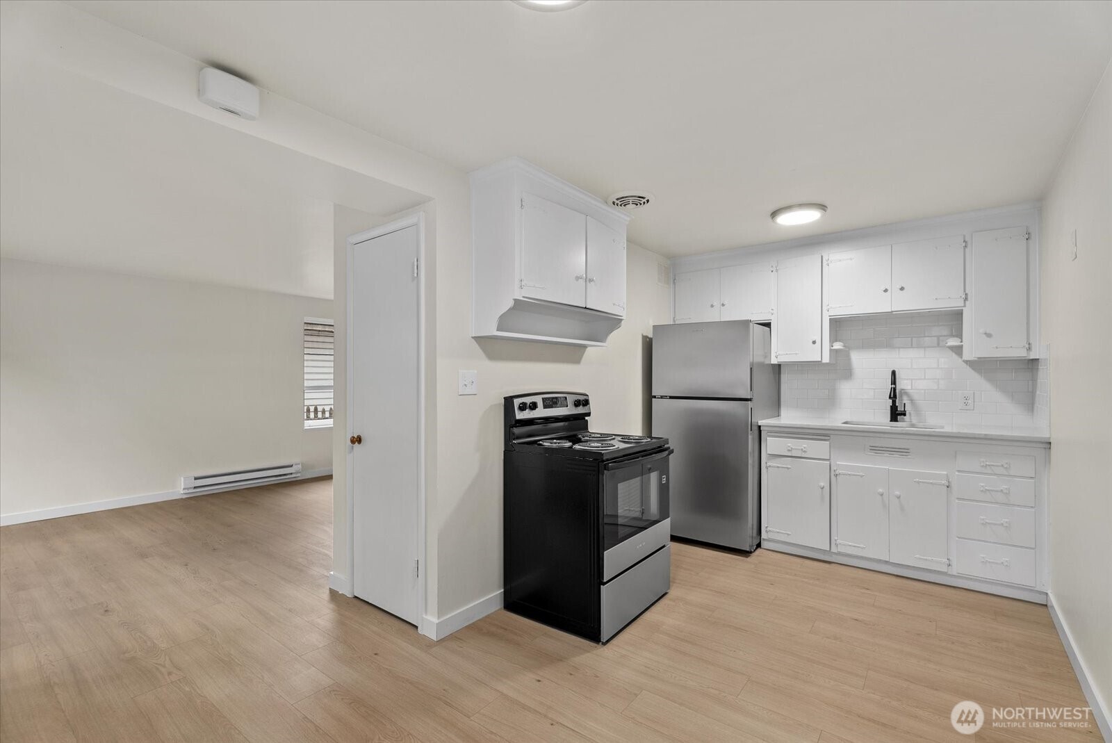 13525 Wallingford Avenue Property Photo 17