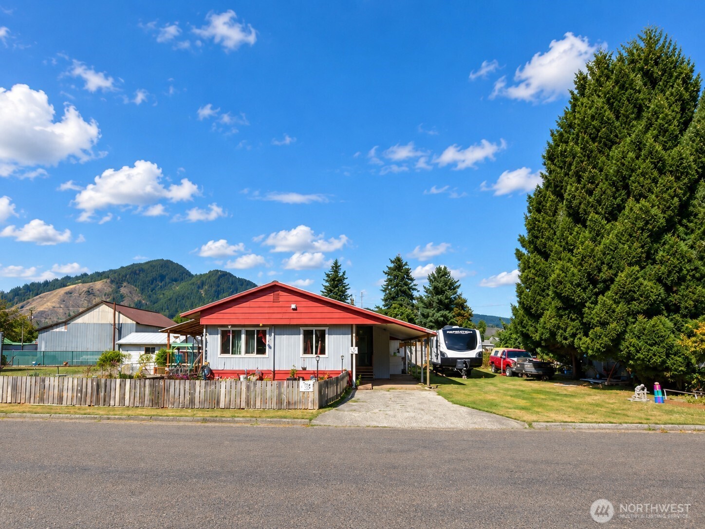 344 Temple Avenue Property Photo 8