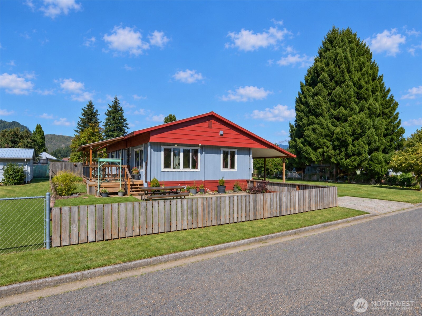 344 Temple Avenue Property Photo 9