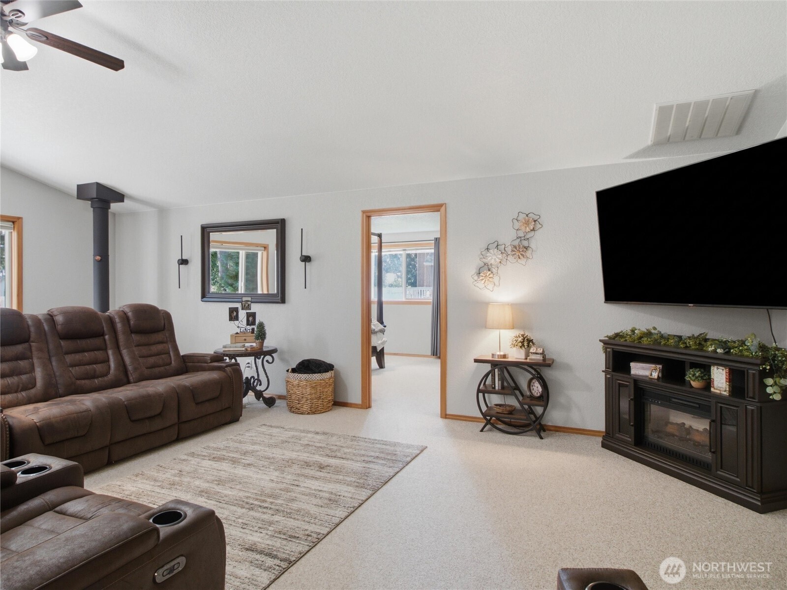 15837 Lawrence Place Property Photo 6