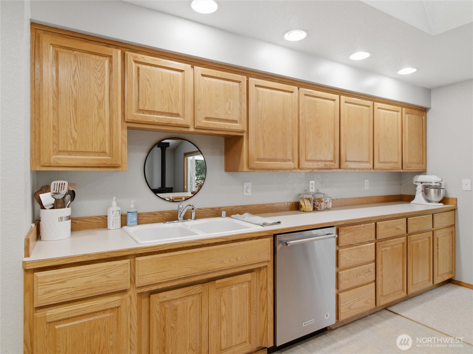 15837 Lawrence Place Property Photo 10