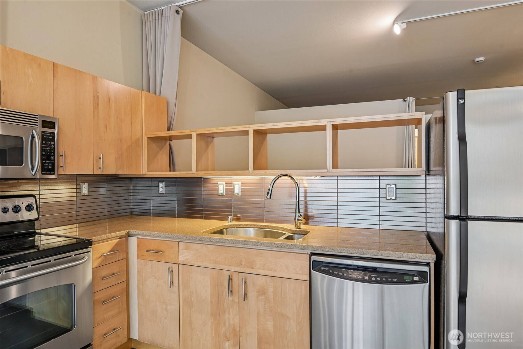 2015 Terry Avenue 415 Property Photo 9
