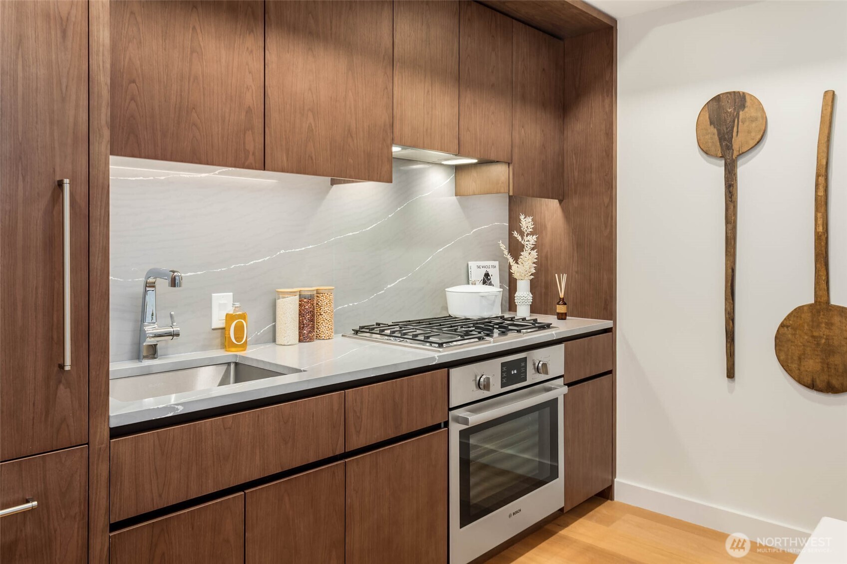 121 Stewart Street 1305 Property Photo 9