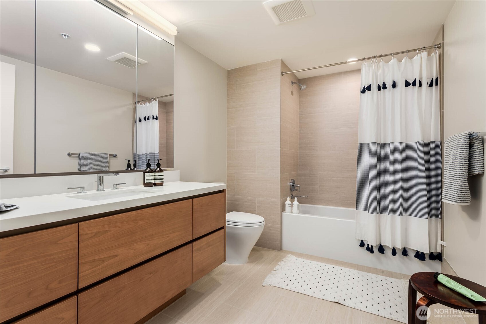 121 Stewart Street 1305 Property Photo 13