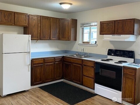 2625 W Maplewood Avenue Property Photo 3