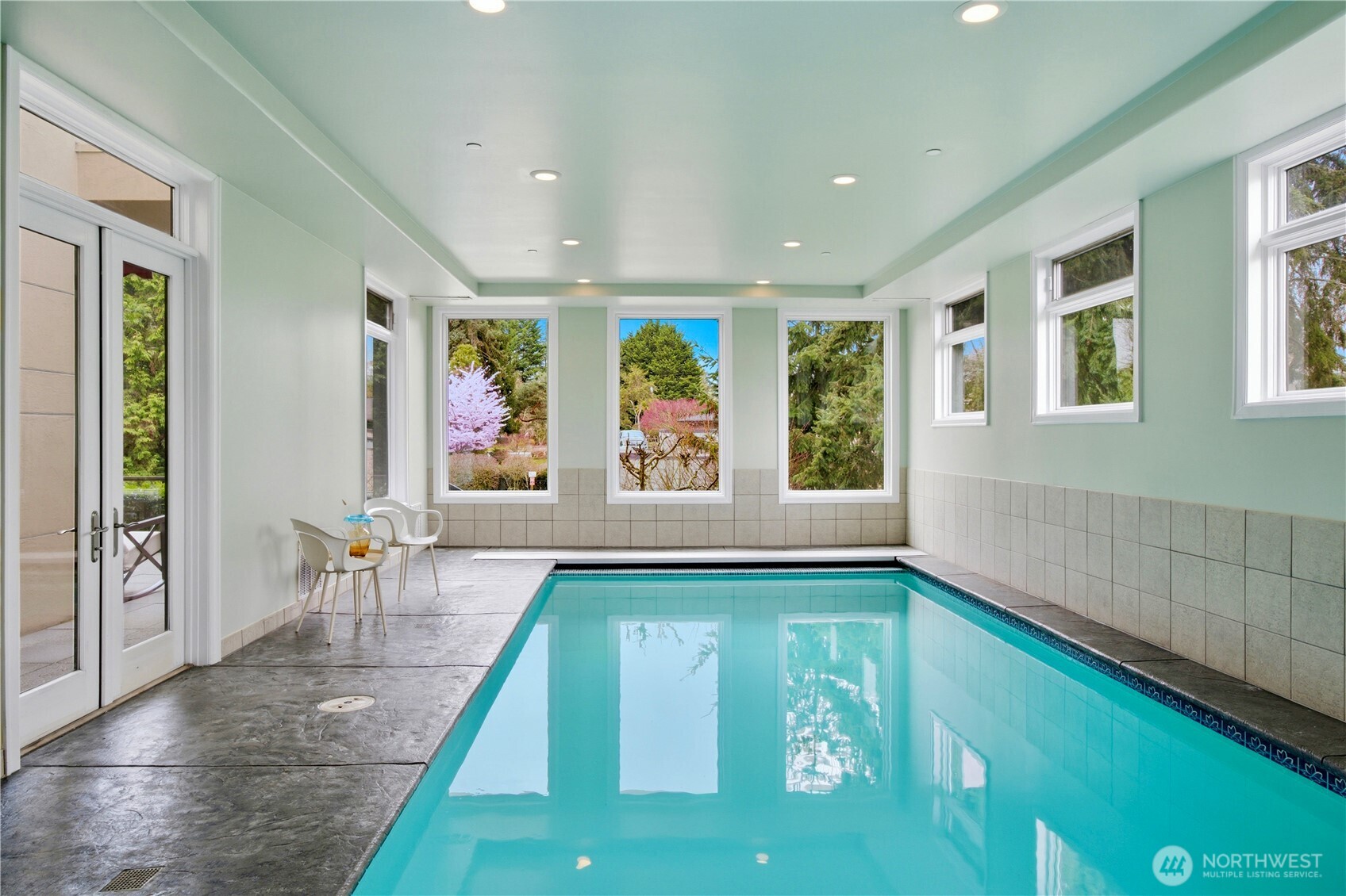 2 Crescent Key Property Photo 6