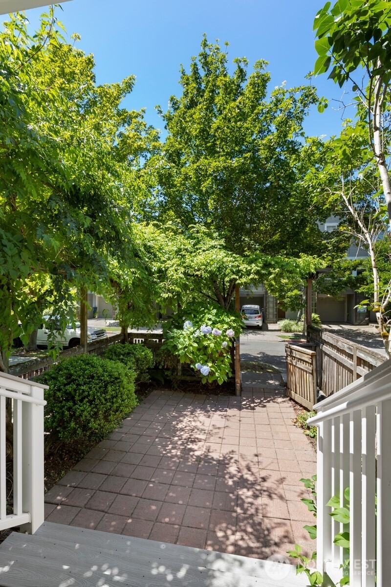 6726 35th Place Property Photo 3