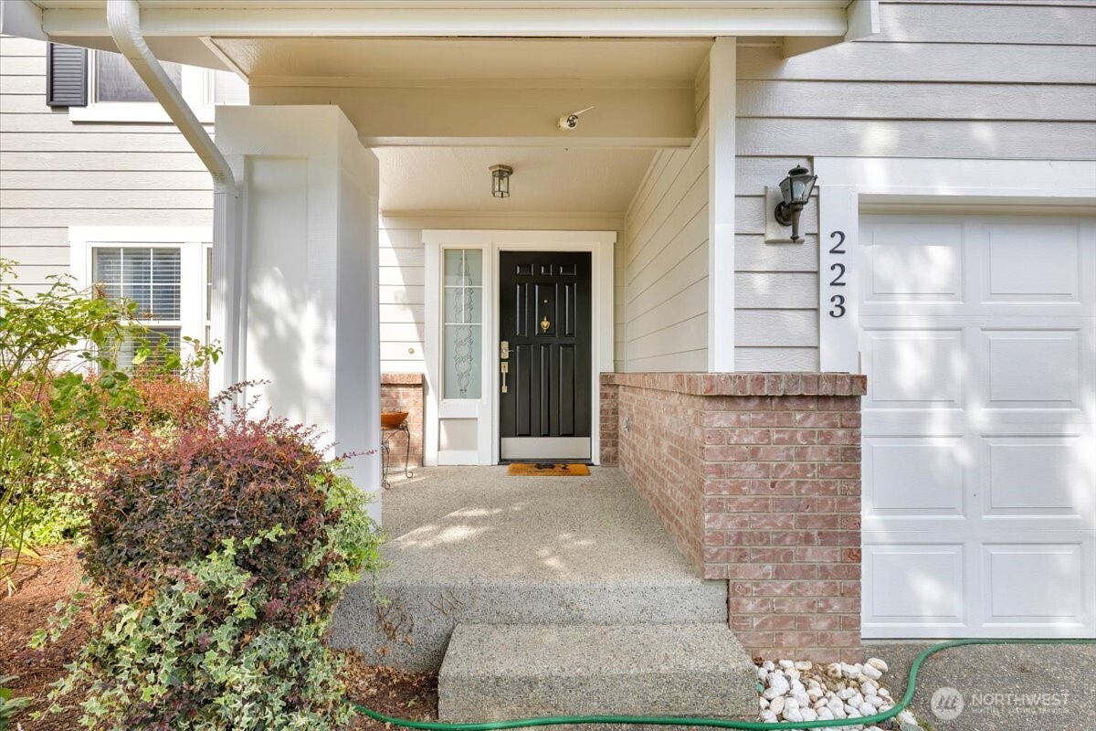223 243 Avenue Property Photo 2