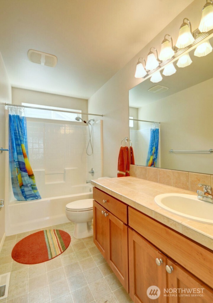 19130 Ne 65th Way Property Photo 3