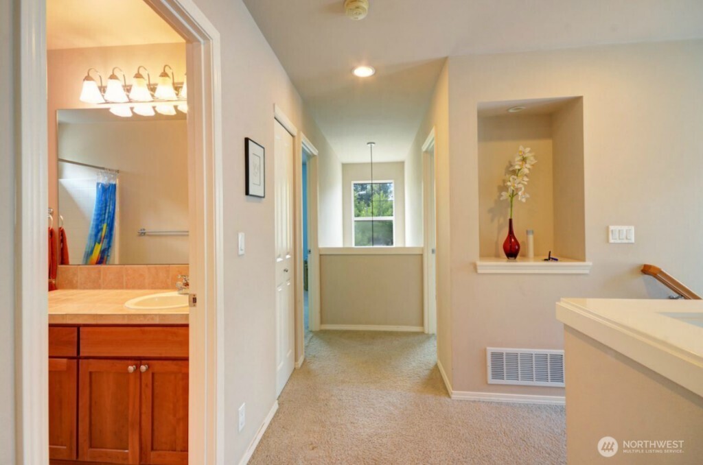 19130 Ne 65th Way Property Photo 5