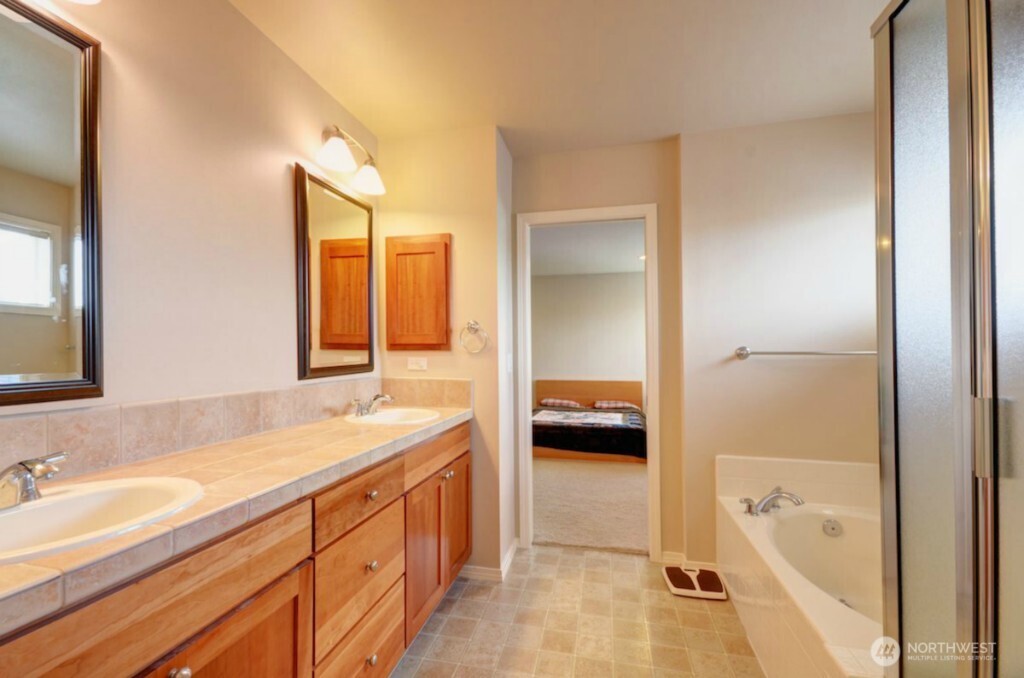19130 Ne 65th Way Property Photo 8