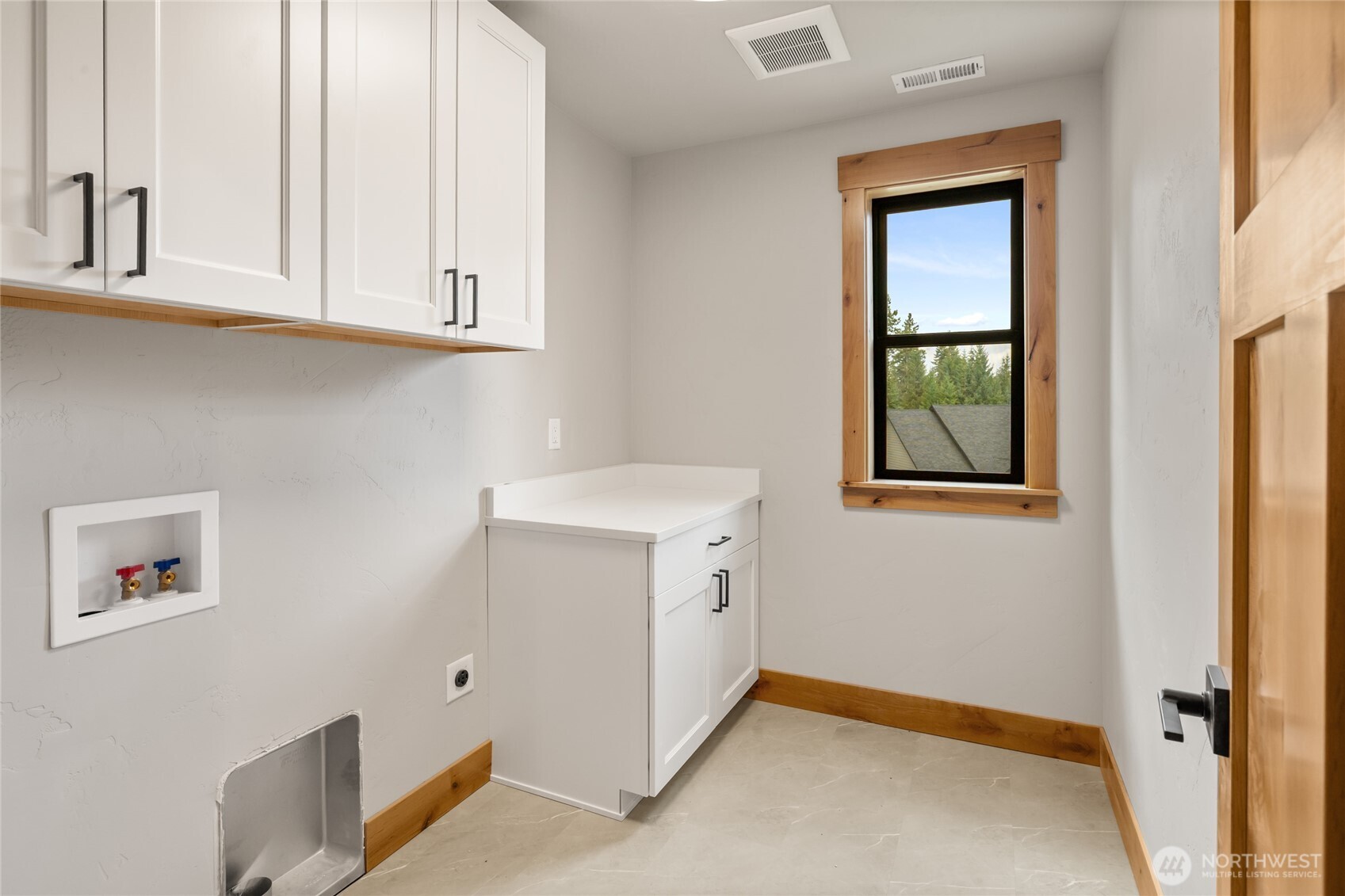 660 Stone Ridge Drive Property Photo 24