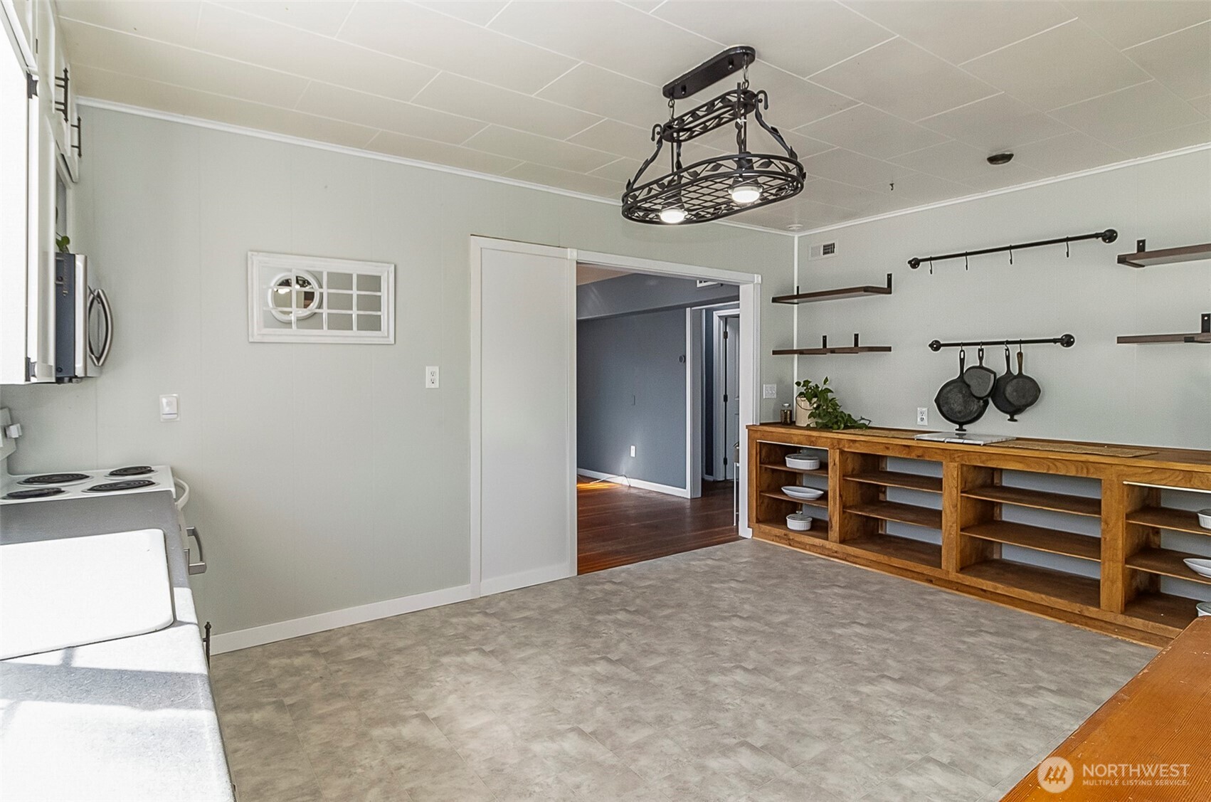 410 Burrows Lane Property Photo 12