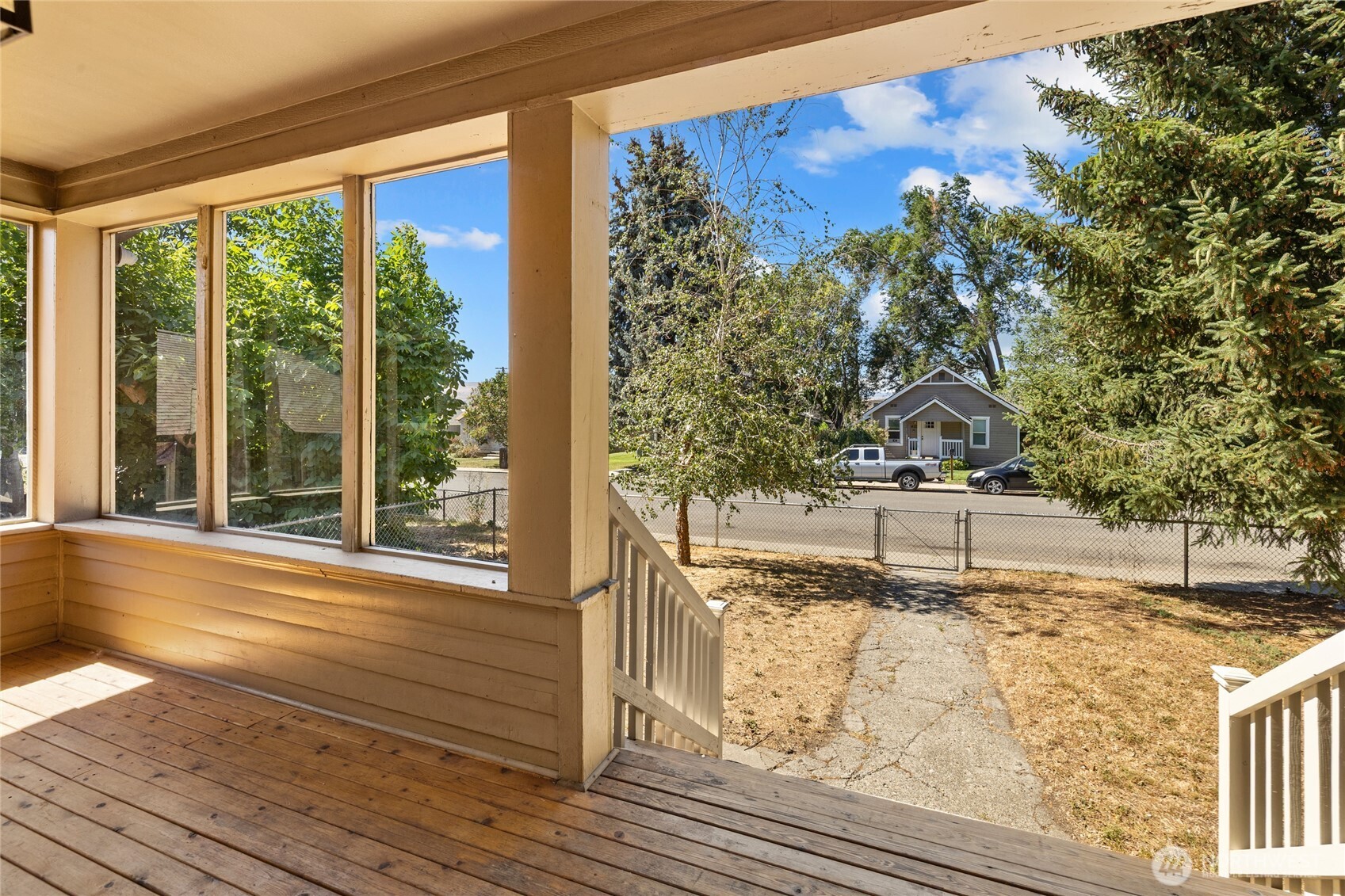 402 S Pearl Street Property Photo 4