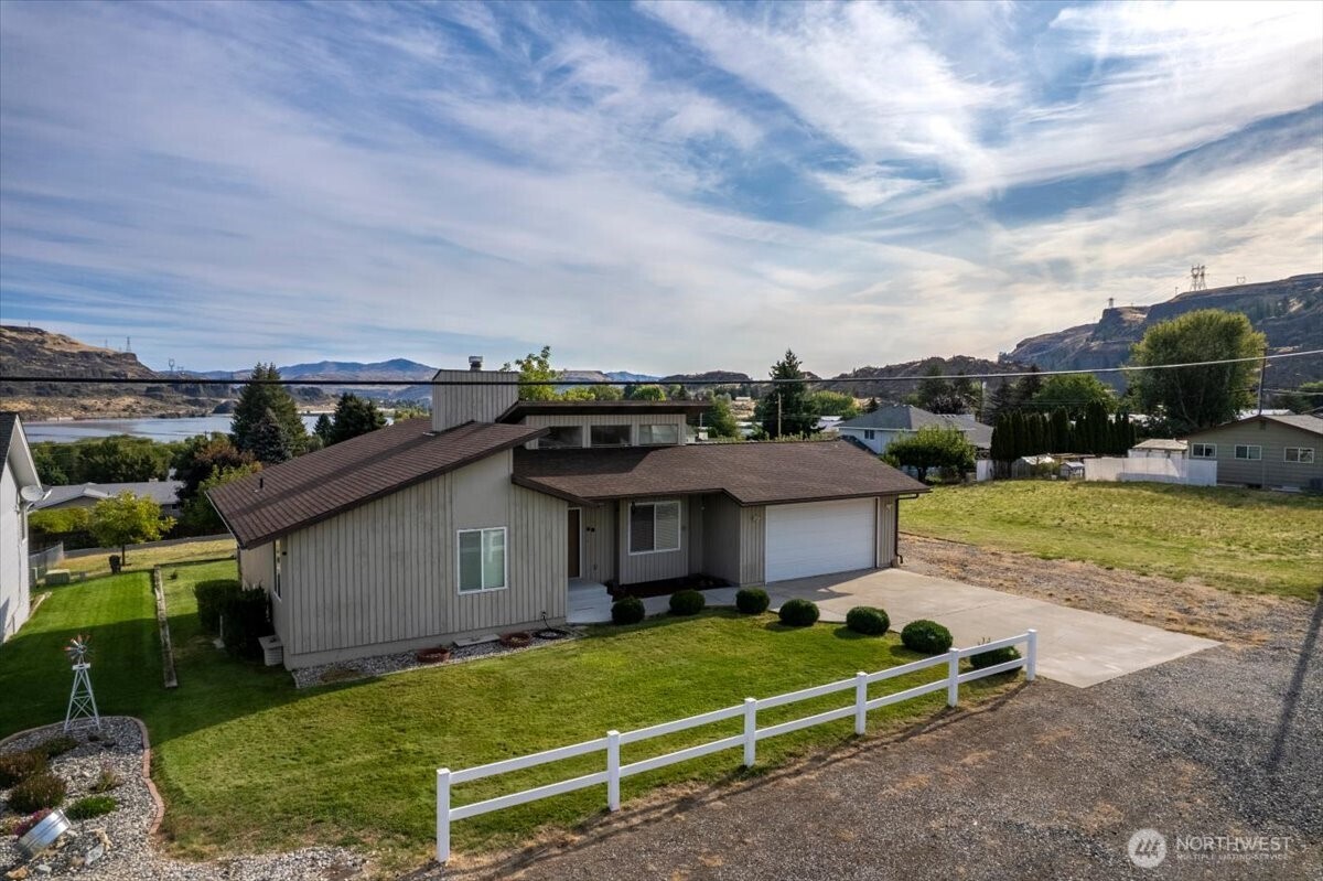 32 Electric Boulevard Property Photo 2