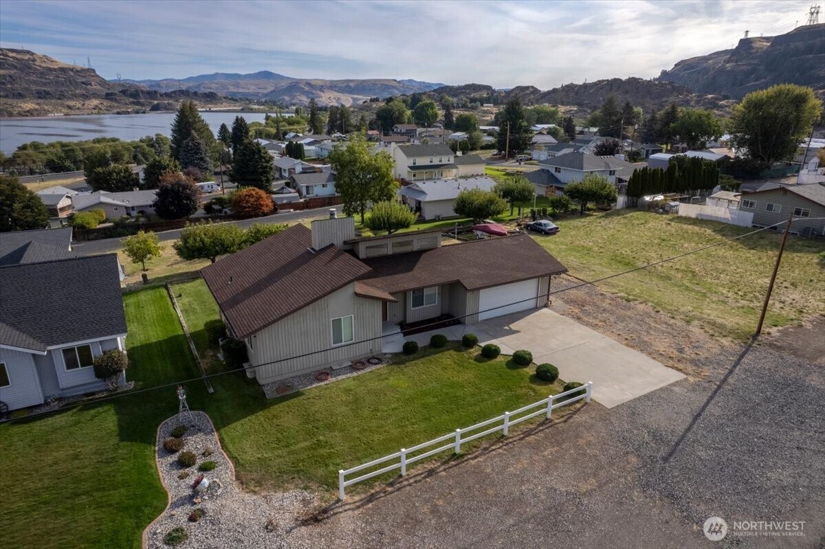 32 Electric Boulevard Property Photo 3