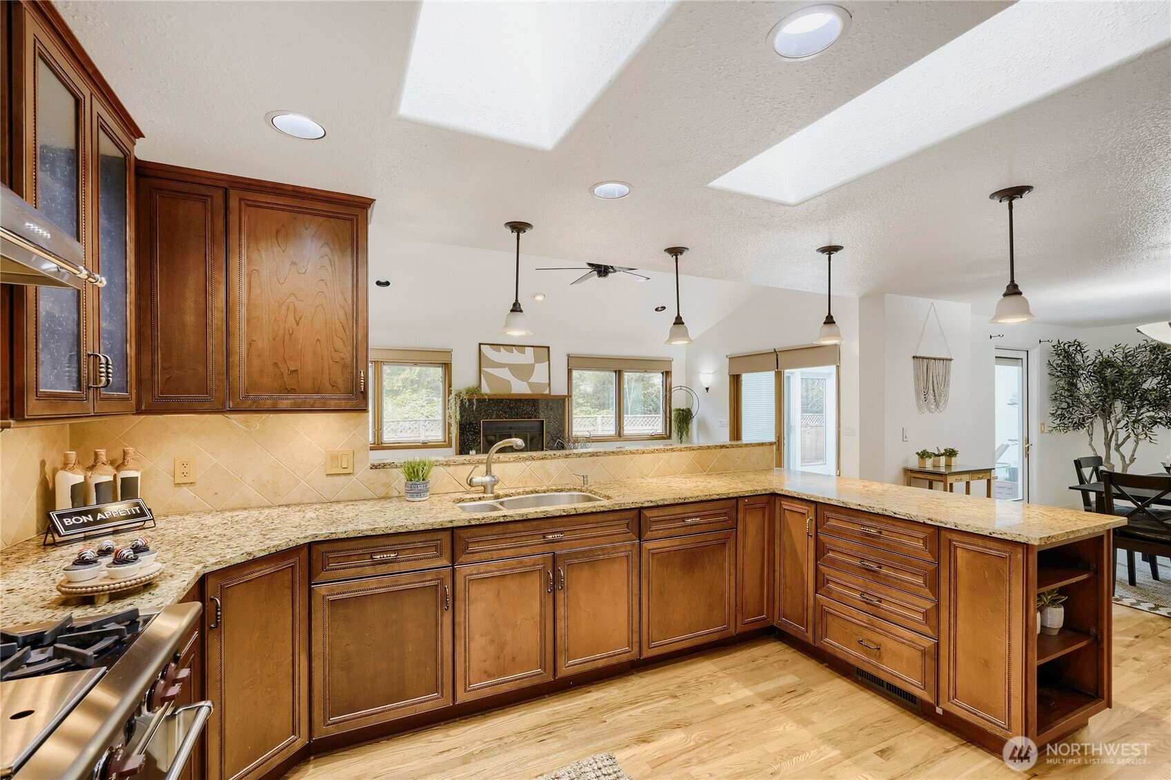14325 102 Avenue Property Photo 5