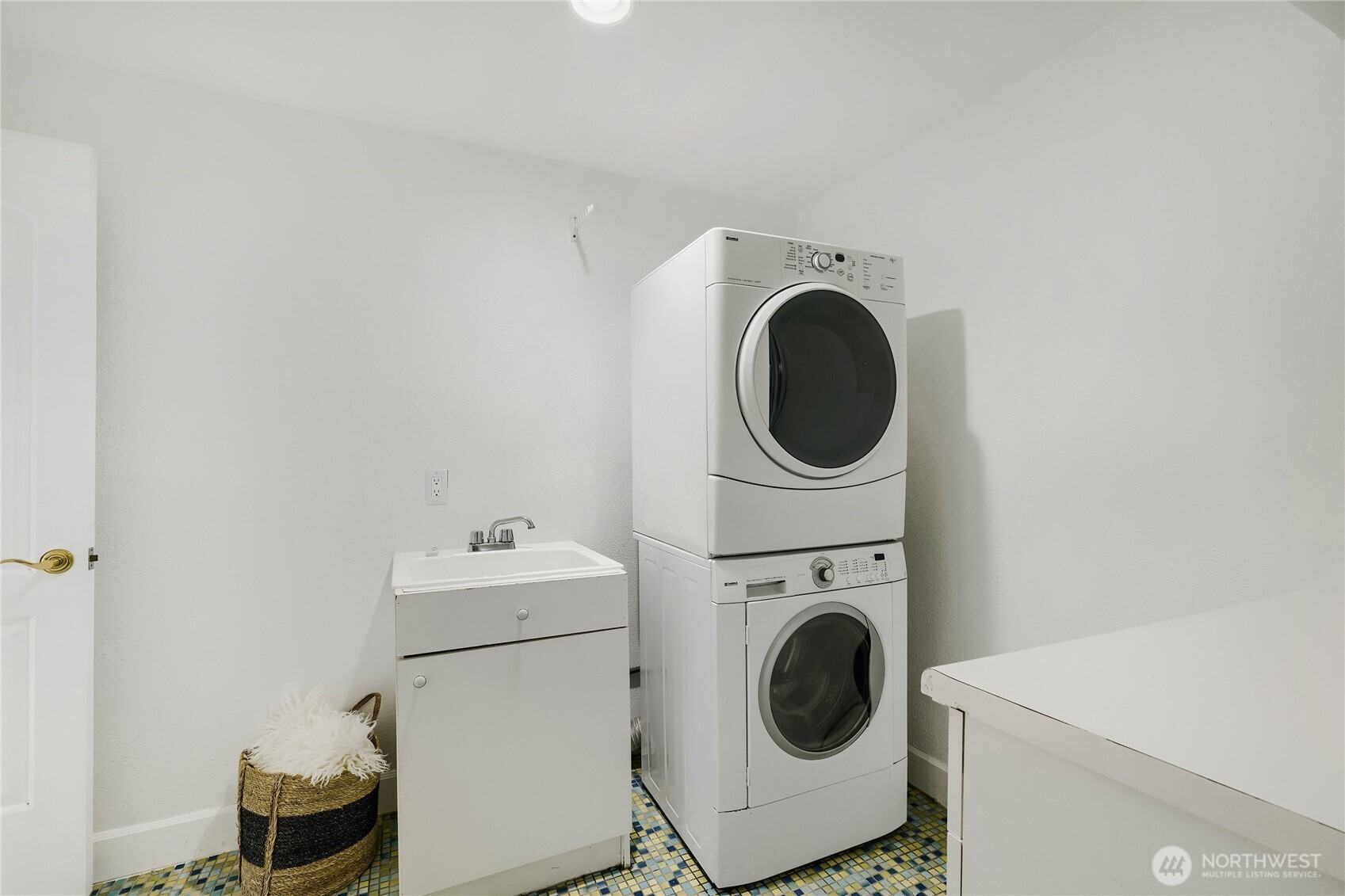 14325 102 Avenue Property Photo 21