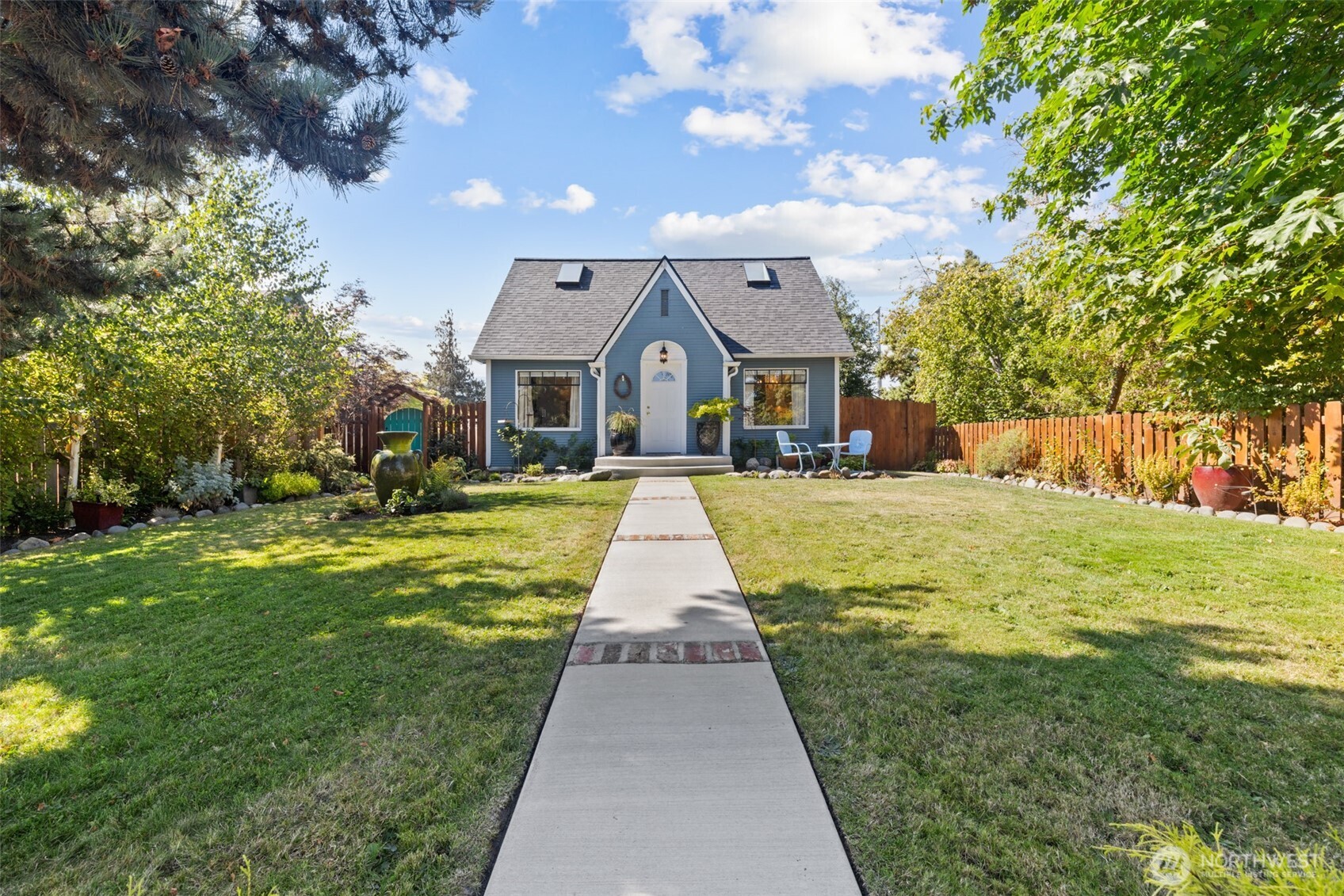 1214 E Columbia Street Property Photo 1