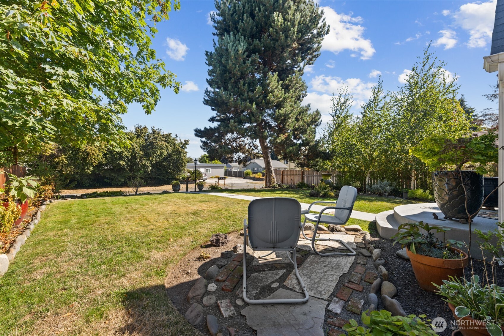 1214 E Columbia Street Property Photo 2